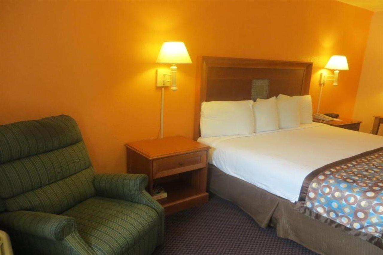 Americas Best Value Inn Остин Экстерьер фото